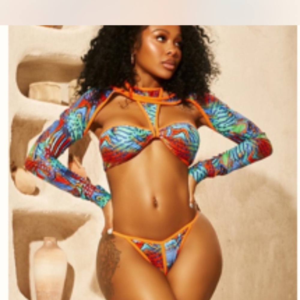 PrettyLittleThing Tropical Print Bikini Set